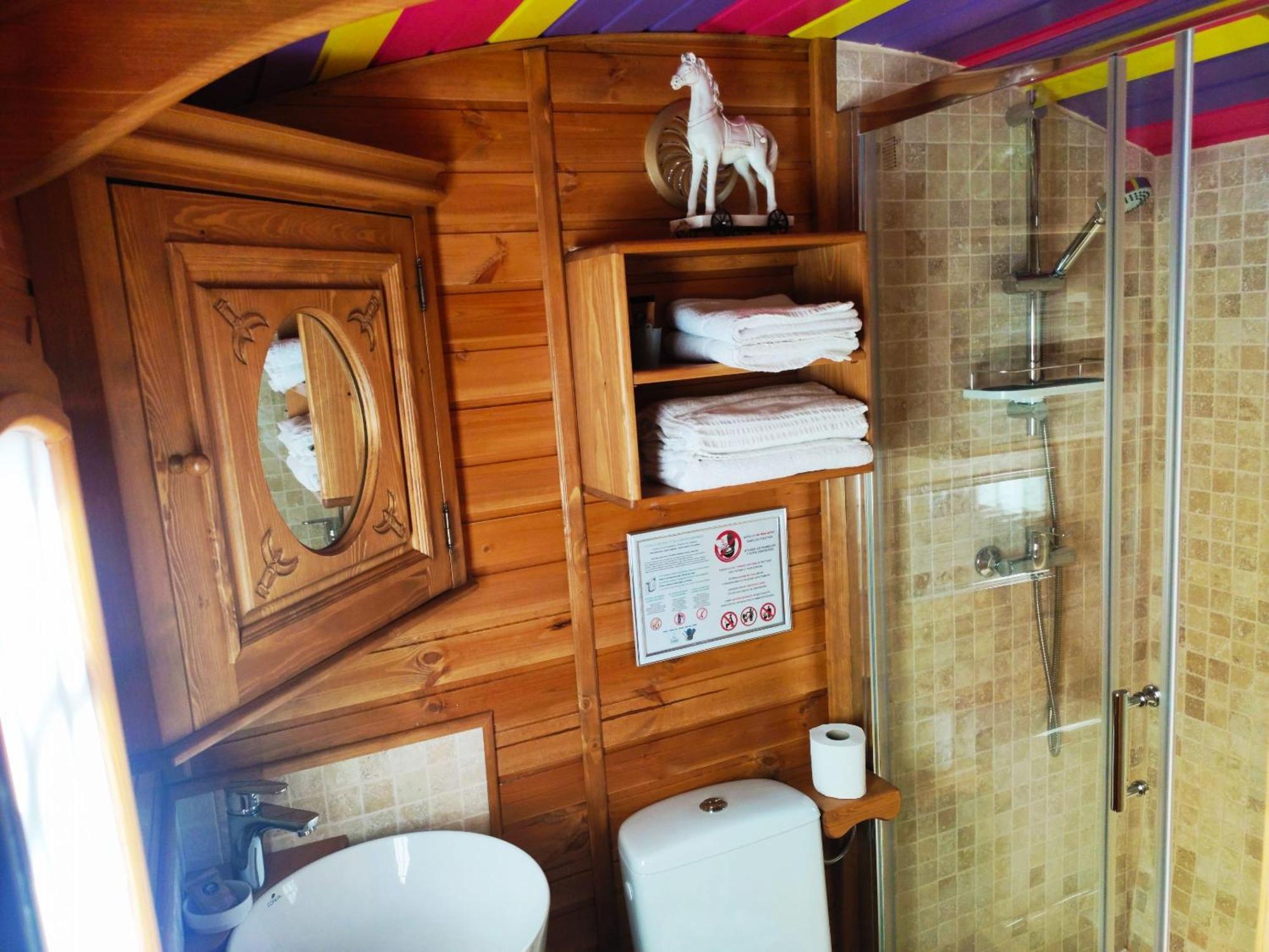Aparthotel Logis Le Nid Du Pont De Gau Saintes-Maries-de-la-Mer Pokoj fotografie